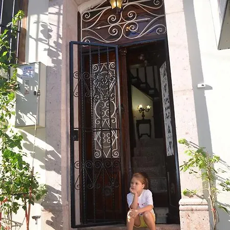 Papazin Konagi Pensjonat Ayvalı
