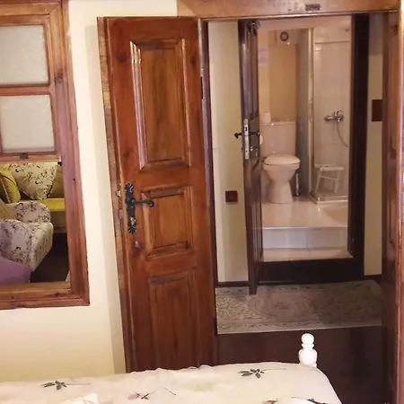 Papazin Konagi Ayvalı